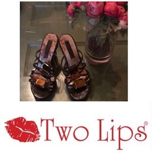 Two Lips Wedges